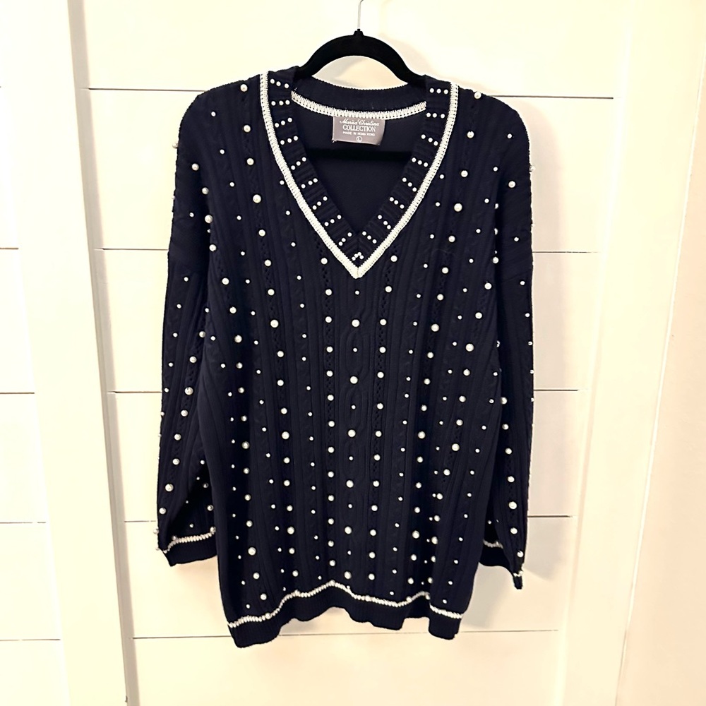 Elegant navy V-Neck Sweater with White Accents
